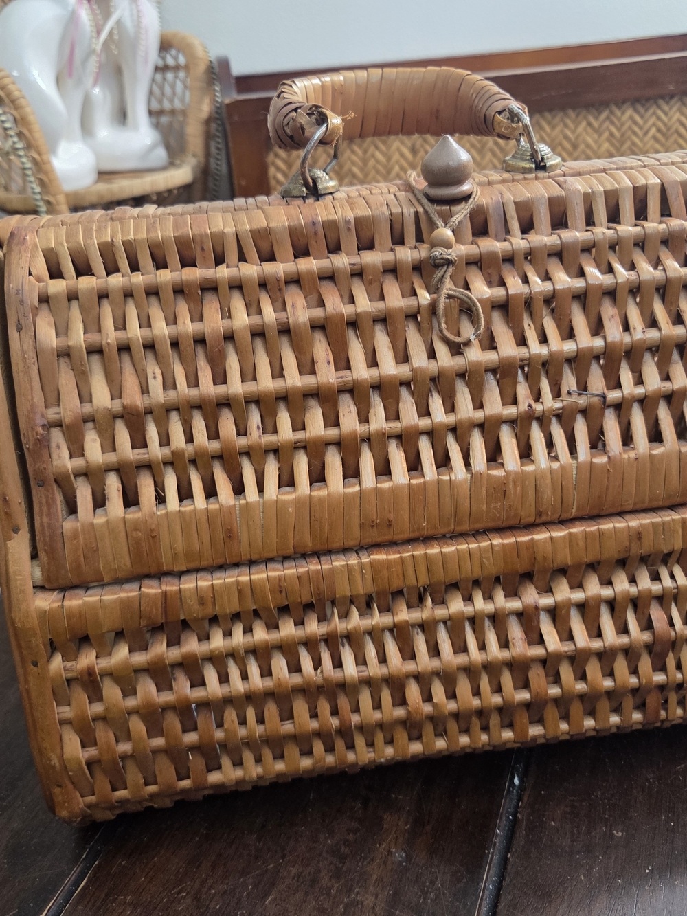 Vintage Woven Wicker Rattan Picnic Basket Purse Handbag Wooden Toggle Box Style